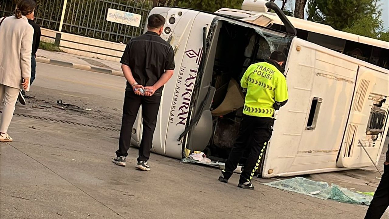 Manisa'da feci kaza: 16 işçi yaralandı