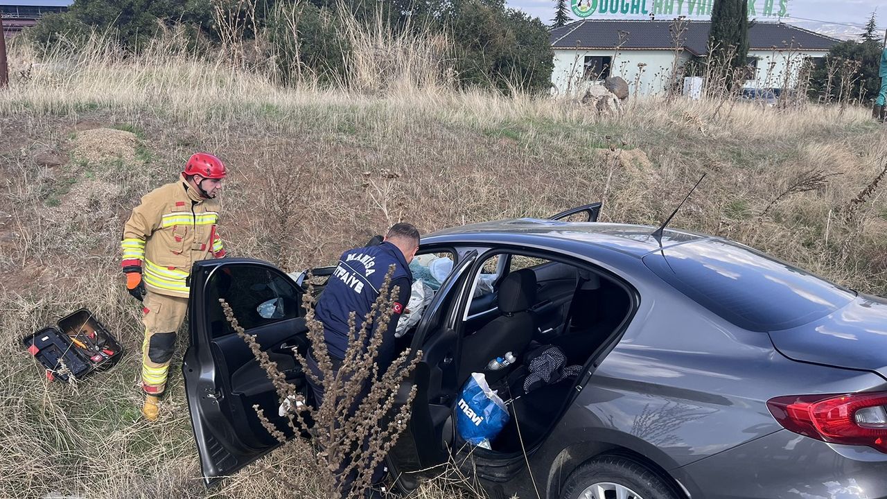 Manisa'da feci kaza! Tıra arkadan çarptı