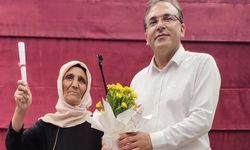 Manisalı Fatma Aydın 65 yaşında okuma yazmayı öğrendi