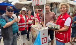 Manisa Kızılay'dan pazarcı esnafına limonata ayran ikramı