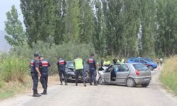 Manisa'da meydana gelen feci kazada 2 araç kafa kafaya çarpıştı