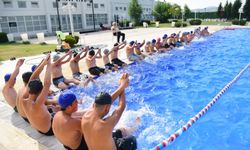 Yuntdağlı çocuklar Yaz Spor Okulunda hem eğleniyor hem de yüzme öğreniyor