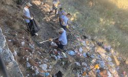 Şehzadeler Belediyesi Spil Yolundaki çöpleri temizledi