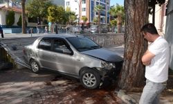 Manisa'da kontrolden çıkan araç parka uçtu