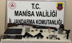 Manisa'daki iş yeri silah deposu çıktı