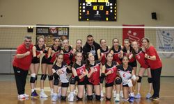 Şehzadeler Belediyesi Küçük Kızlar Voleybol Takımı final grubunda