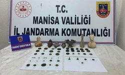 Manisa'da bir kişinin evinden çok sayıda tarihi eser çıktı