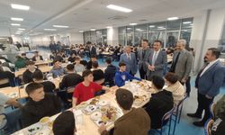 Uğurelli iftarda öğrencilerle bir araya geldi