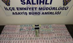 Manisa'da aranan şahıslar kumar oynarken yakaladı