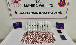 Manisa'da baskın yapılan evde binlerce uyuşturucu ele geçirildi