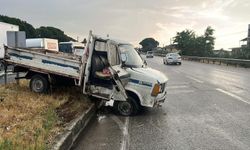 Manisa’da kamyonet refüje çarptı: Yolcu öldü