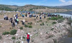 Bağ Yolu Gölet temizliğine 500 gönüllü katıldı