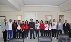 Kula Kaymakamı Özdemir sporcuları ağırladı