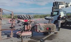 Manisa'da otomobil ile traktör çarpıştı