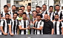 Manisaspor, şampiyonluk kupasını kaldırdı