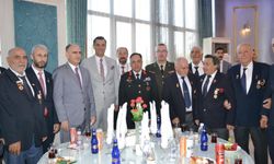 Manisa protokolü bayramlaştı