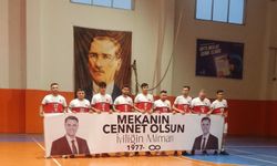 Voleybol maçı öncesi Ferdi Zeyrek anıldı
