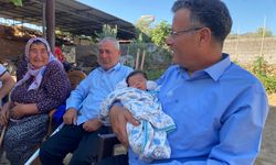 Alaşehirli çift bebeklerine Ferdi Zeyrek'in ismini verdi
