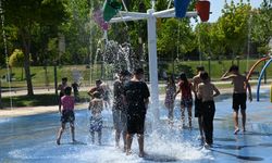 Manisalı minikler Fresh Park'ta serinledi