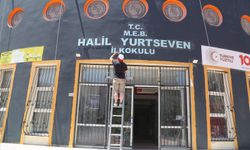 Manisa'da eğitimciler ve veliler el ele verip okulu güzelleştiriyor