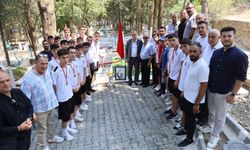 Şampiyonlar başarısını Ferdi Zeyrek'e armağan etti