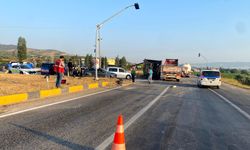 Manisa'da 3 aracın karıştığı zincirleme kazada 2 kişi yaralandı