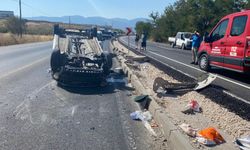 Manisa'daki feci kazada takla atan otomobil karşı şeride geçti