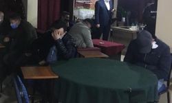 Manisa’da iki kahvehaneye kumar baskını