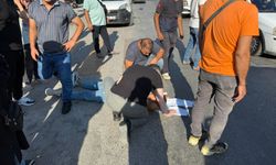 Manisa'da motosikletle otomobil çarpıştı: Motosikletli savruldu