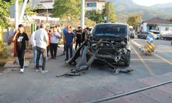 Manisa'da yük treni minibüse çarptı: 5 kişi ölümden döndü