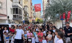 Tevfikiye Mahalle muhtarı Gülsuyu miniklerin yüzünü güldürdü