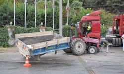 Manisa'da tır ile traktör çarpıştı