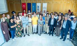 İzmir'de gazeteciler çocuk hakları için bir araya geldi