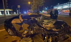 Manisa'daki feci kazada otomobil tıra çarptı: 1 ölü, 3 yaralı