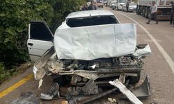 Manisa'da iki araç kafa kafaya çarpıştı: 4 yaralı