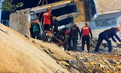 Çöken binadan sadece 1 kişi sağ kurtarıldı