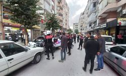 Manisa Adliyesi önünde kavga: Polis arbedenin arasında kaldı