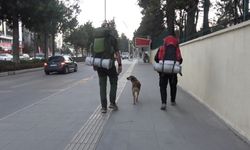 Manisalı gezgin köpeği ile seyahat edip fidan dikiyor