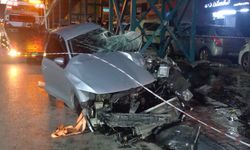 Manisa'da otomobil üst geçide çarptı: 1 ölü, 3 ağır yaralı