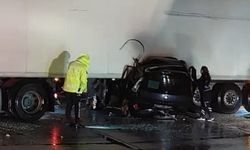 Manisa'da tırın altına giren otomobildeki 2 kişi hayatını kaybetti