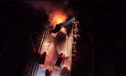 Manisa'da 2 tır çarpışarak alevlere teslim oldu