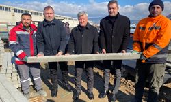 Alaşehir'de çiftçiye bağ direği desteği