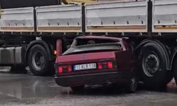 Manisa'da otomobil tıra ok gibi saplandı