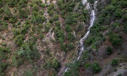 Spil Dağı'nda kuruyan şelale yeniden akmaya başladı