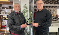 Manisa'da temizlik işçisi bulduğu çantayı zabıtaya teslim etti