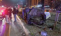 Manisa'daki feci kazada 2 araç çarpışarak takla attı