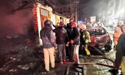 Manisa'da korkutan yangın: Ev ve araçlar küle döndü