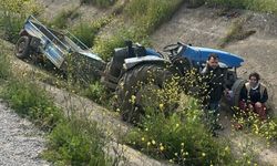 Manisa'da ön lastiği fırlayan traktör takla attı