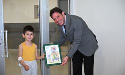 Büyükşehir'den minik hastalara 23 Nisan morali