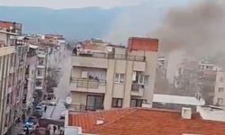 Manisa'da bir şahıs kendi evini ateşe verip kaçtı